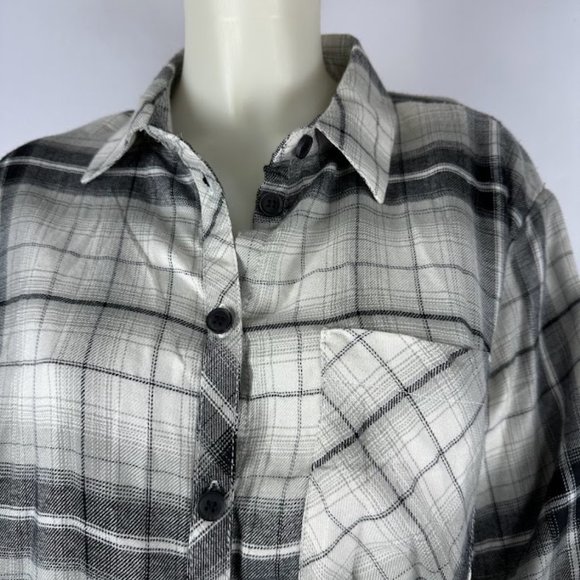 Only Black and White Plaid Button Up NWT Size M - Picture 4 of 5